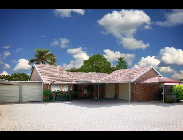 3 BEDROOM TOWNHOUSE FOR SALE IN DUNNOTTAR